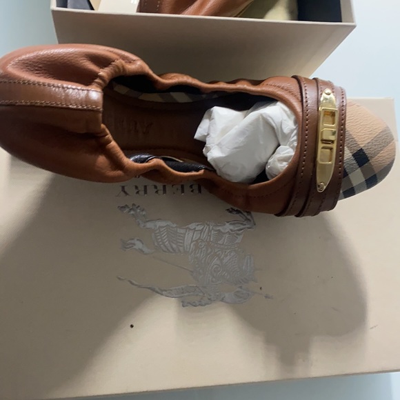 Burberry flats - Picture 2 of 5